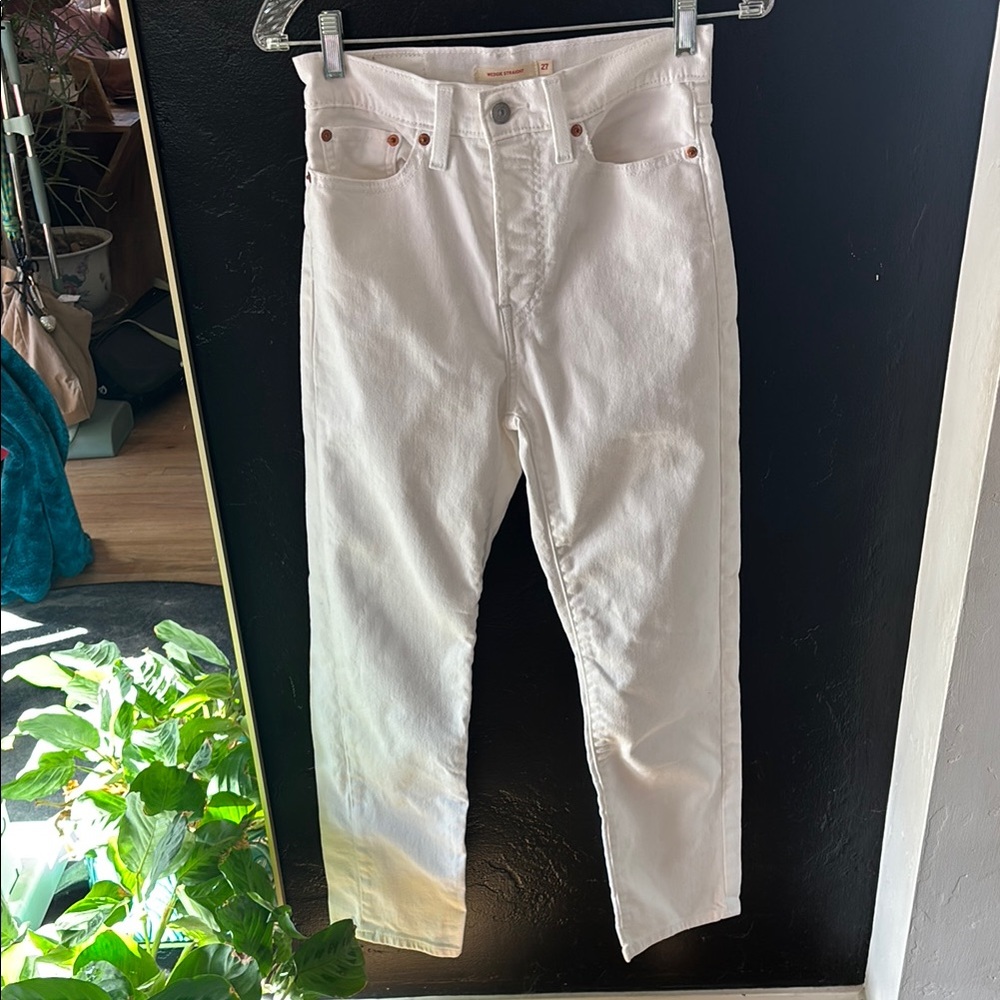 Women's White Levi’s Wedgie Straight Jeans (304)